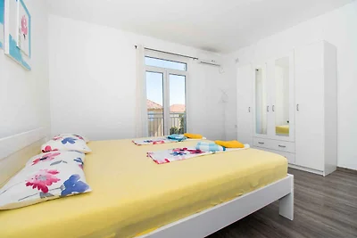 Ferienwohnung mit Balkon, Terrasse und Grill