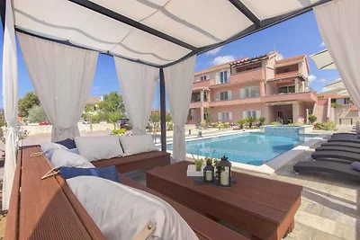 Ferienhaus mit 3 Ferienwohnungen für 5 bis 15
