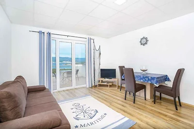 Ferienwohnung mit Pool und Meerblick
