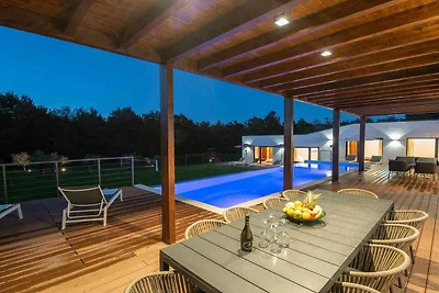 Villa mit beheiztem Pool