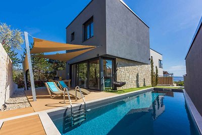 Villa modern eingerichtet mit Swimmingpool