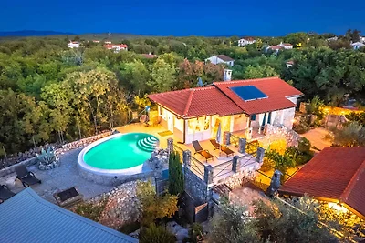 Villa mit Pool und Klimaanlage