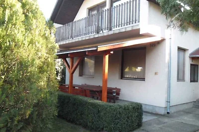 Ferienhaus mit Garten und Grill
