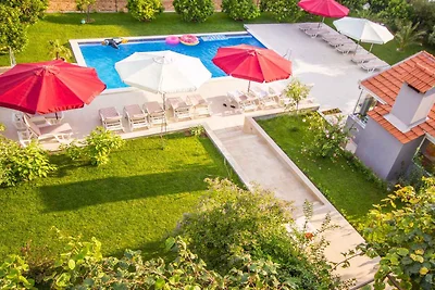Ferienwohnung mit Pool und 80 m zum Strand