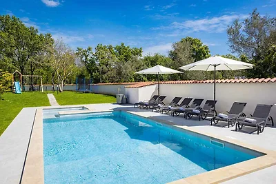 Villa mit beheizbarem Pool & Whirlpool