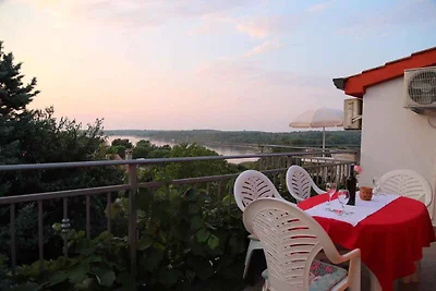Ferienwohnung mit Terrasse, Meerblick und