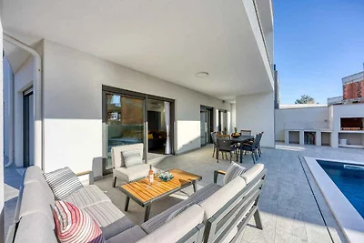 Villa mit Aussenpool