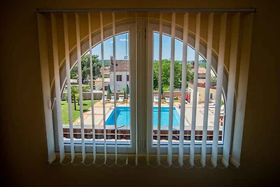 Ferienwohnung mit Pool und Grill