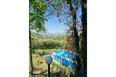 Ferienhaus mit Grill und Pool, teilweise umge