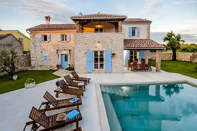 Villa mit Pool und Klimaanlage