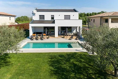 Villa mit Pool und Klimaanlage