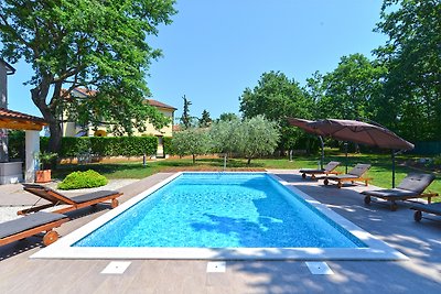 Ferienwohnung mit Pool und Grill