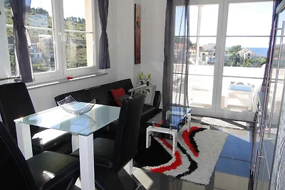 Villa direkt am Meer mit gemeinsamen Pool