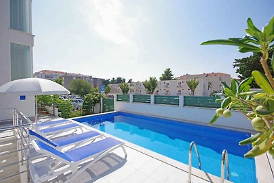 Studio mit Klimaanlage und Pool