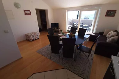 Ferienwohnung mit modernen Möbeln und