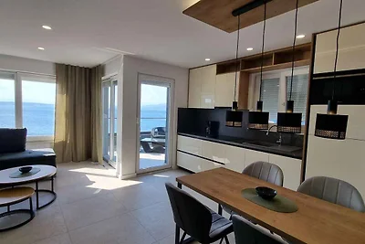 Ferienwohnung mit Swimmingpool und Meerblick