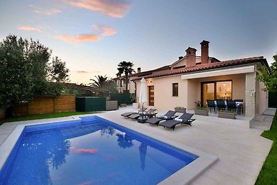 Ferienhaus mit Pool und Terrasse