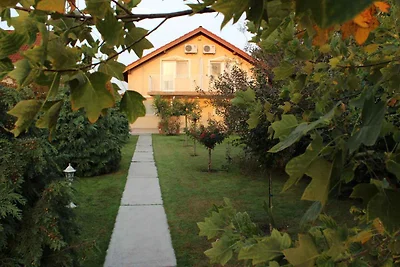 Ferienhaus direkt am Fluss mit Pool