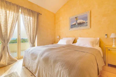 Villa mit rustikalem Hauch und Pool auf Krk