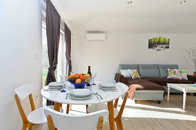 Ferienhaus mit Garten und Grill