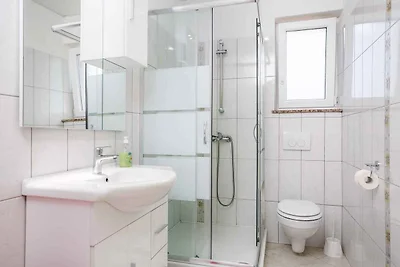 Ferienwohnung mit Pool und Meerblick