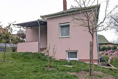 Ferienhaus mit Terrasse und grossem Garten