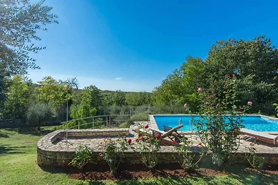 Villa mit privatem Pool und grossem Garten