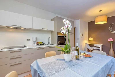 Apartment mit drei Schlafzimmern, Balkon und 