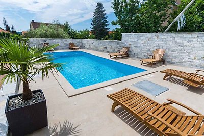Ferienwohnung modern ausgestattet mit Pool