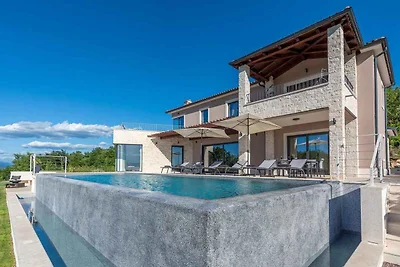Villa mit Klimaanlage und Pool