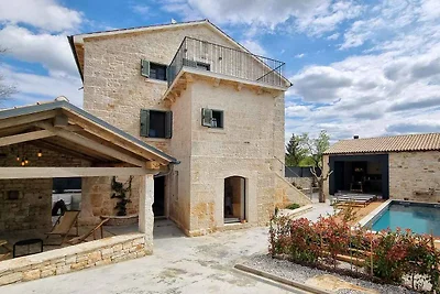 Villa mit Pool und Klima