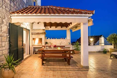 Villa mit Swimmingpool und Meerblick