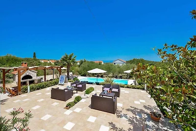 Ferienwohnung 350 m zur Adria mit Pool