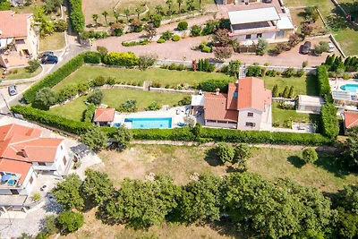 Ferienhaus mit Klimaanlage und Aussenpool