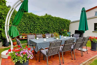 Ferienwohnung mit Terrasse und Garten