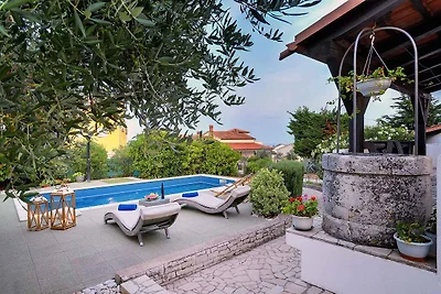 Villa mit Pool und Grill