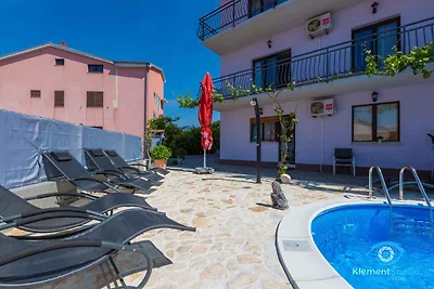 Ferienwohnung mit Poolnutzung und modern