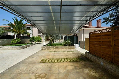 Ferienhaus mit Pool und Klimaanlage
