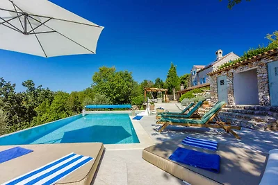 Ferienhaus mit Klimaanlage und Aussenpool