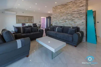 Ferienwohnung mit Poolnutzung und modern