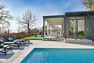Villa mit Klimaanlage und Pool