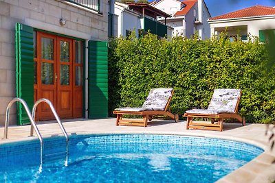 Villa mit Pool, 50 Meter vom Strand