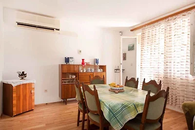 Ferienhaus mit Terrasse und Klimaanlage