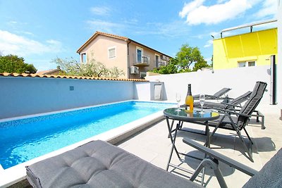 Ferienhaus mit Pool und Klimaanlage