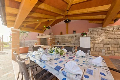 Ferienhaus Mit Pool und Wellnessbereich