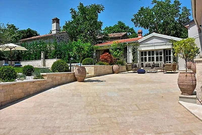 Villa mit Pool, Wellness und Sauna