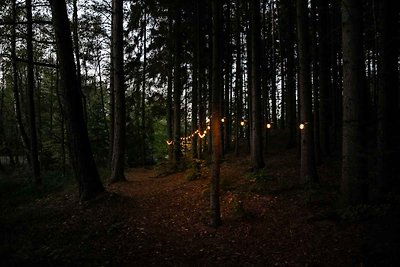 Hütte mit Kamin und beheiztem Aussenfass