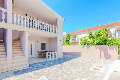 Gemütliche Ferienwohnung Mucaj mit Terrasse a