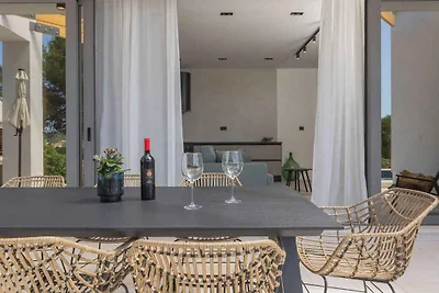 Moderne Ferienvilla Sullago mit Seeblick und 