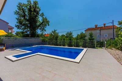 Ferienhaus mit Aussenpool und 4 Schlafzimmern